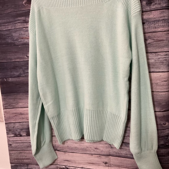 St. John’s Bay slightly distressed sweater Size LARGE NEW - Picture 3 of 4